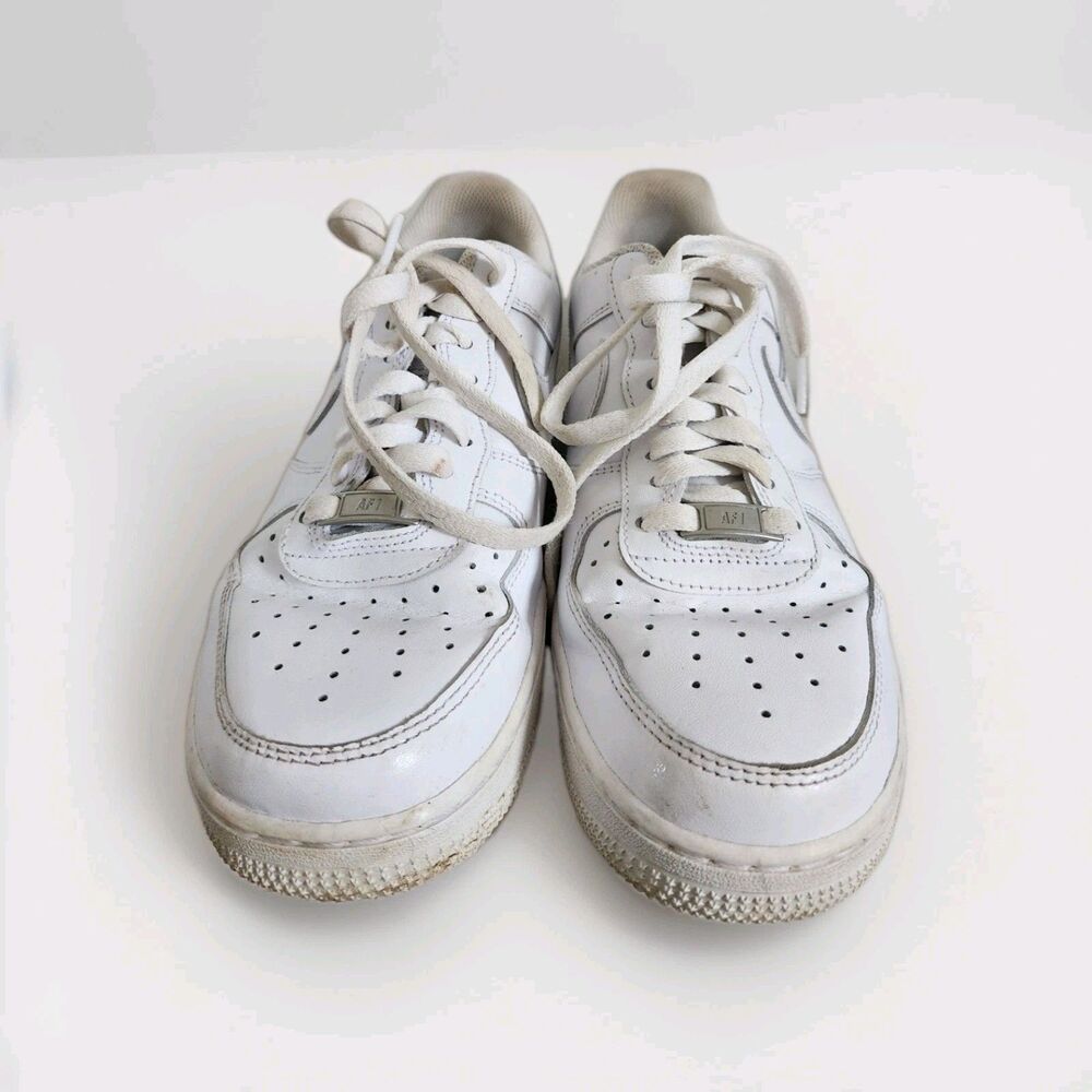 Nike Air Force 1 Low Womens Size 10 White Athletic Lifestyle Shoes Sneakers GUC - Picture 2 of 8